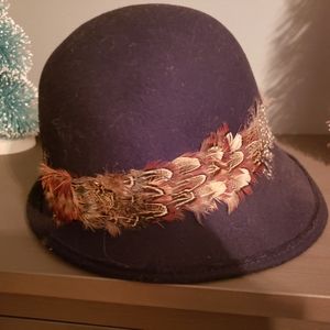 Black and feather wool hat
